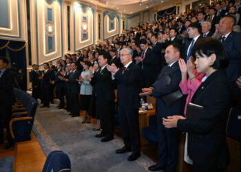 ҚАСЫМ-ЖОМАРТ ТОҚАЕВ ПЕН ЮН СОК ЁЛЬ ЕКІ ЕЛ ӨНЕРПАЗДАРЫНЫҢ ГАЛА-КОНЦЕРТІН ТАМАШАЛАДЫ