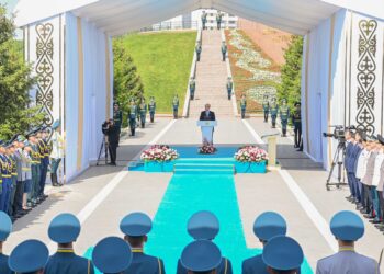 ҚАСЫМ-ЖОМАРТ ТОҚАЕВ МЕМЛЕКЕТТІК ТУ КӨТЕРУ РӘСІМІНЕ ҚАТЫСТЫ