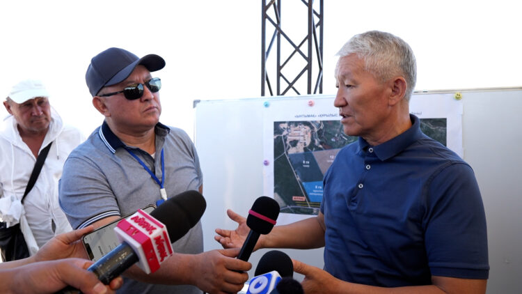 МЕГАПОЛИС МЭРІ ЖУРНАЛИСТЕРДІ ҚҰТТЫҚТАДЫ