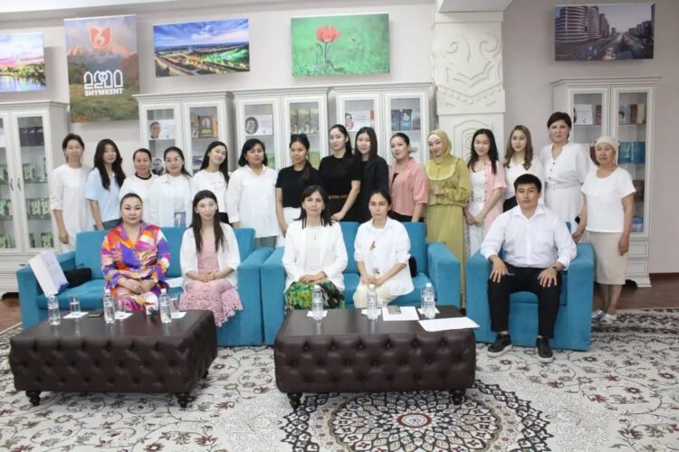 ЖУРНАЛИСТЕРГЕ ҚҰРМЕТ КӨРСЕТІЛДІ