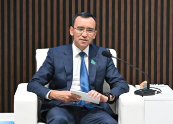 СЕНАТ ТӨРАҒАСЫ БЕЛСЕНДІ ЖАСТАРМЕН КЕЗДЕСТІ