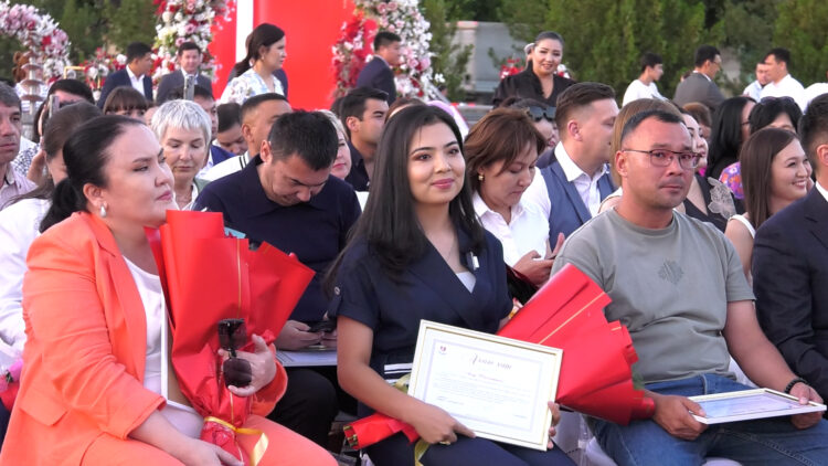 МЕГАПОЛИС МЭРІ ЖУРНАЛИСТЕРДІ ҚҰТТЫҚТАДЫ