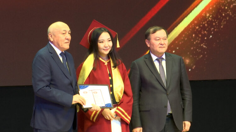 МЕГАПОЛИС МЭРІ ЖУРНАЛИСТЕРДІ ҚҰТТЫҚТАДЫ