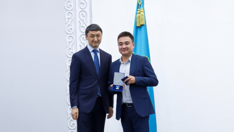 КЕНШІЛЕРДІҢ ЕҢБЕГІ МЕН КӨМІР ӨНЕРКӘСІБІНІҢ БОЛАШАҒЫ БАСТЫ НАЗАРДА