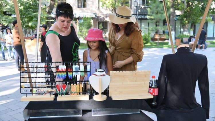 КРЕАТИВТІ ИНДУСТРИЯ ДАМЫП КЕЛЕДІ