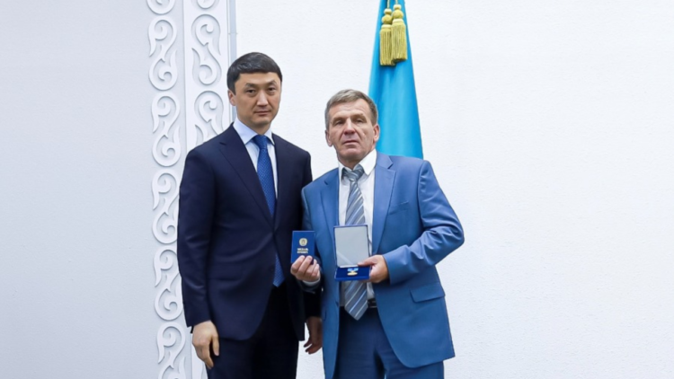 КЕНШІЛЕРДІҢ ЕҢБЕГІ МЕН КӨМІР ӨНЕРКӘСІБІНІҢ БОЛАШАҒЫ БАСТЫ НАЗАРДА