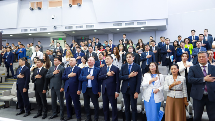 КЕНШІЛЕРДІҢ ЕҢБЕГІ МЕН КӨМІР ӨНЕРКӘСІБІНІҢ БОЛАШАҒЫ БАСТЫ НАЗАРДА