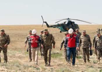 ҚОРҒАНЫС МИНИСТРІ АҚТӨБЕ ГАРНИЗОНЫНДА ЖҰМЫС САПАРЫМЕН БОЛДЫ