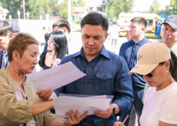 ҚАЛА ӘКІМІ КӨШПЕЛІ КЕЗДЕСУ ӨТКІЗУДЕ