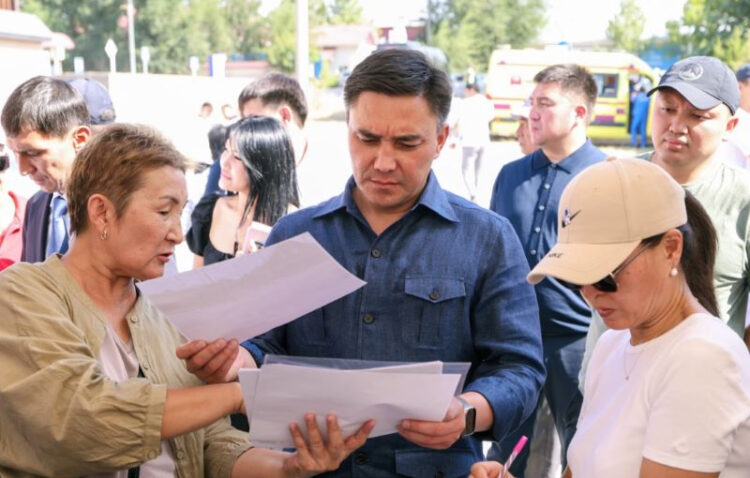 ҚАЛА ӘКІМІ КӨШПЕЛІ КЕЗДЕСУ ӨТКІЗУДЕ