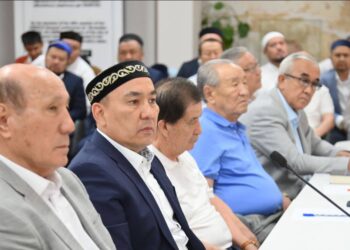 ЖАҢА КІТАПТЫҢ ТҰСАУЫ КЕСІЛДІ