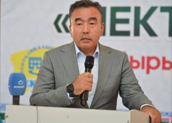 ЖАҢА КІТАПТЫҢ ТҰСАУЫ КЕСІЛДІ