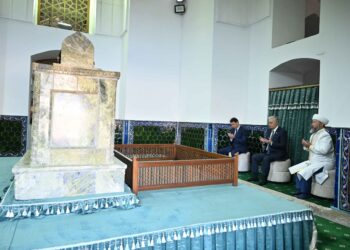 ҚАСЫМ-ЖОМАРТ ТОҚАЕВ ҚОЖА АХМЕТ ЯСАУИ КЕСЕНЕСІНЕ ЗИЯРАТ ЕТТІ