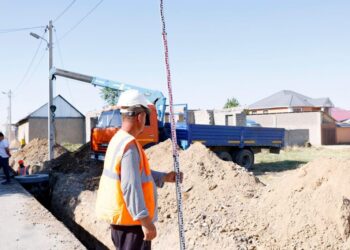 СУ ЖӘНЕ КӘРІЗБЕН ҚАМТУ ЖҰМЫСЫ ҚАРҚЫНДЫ ЖҮРУДЕ