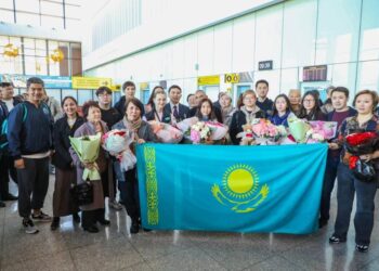 ЕРБОЛ МЫРЗАБОСЫНОВ ДҮНИЕЖҮЗІЛІК ШАХМАТ ОЛИМПИАДАСЫНЫҢ КҮМІС ЖҮЛДЕГЕРЛЕРІН ҚАРСЫ АЛДЫ