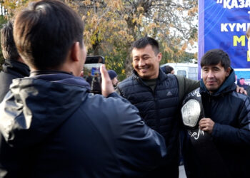 БАЛУАНДЫ ҚОШЕМЕТПЕН ҚАРСЫ АЛДЫ