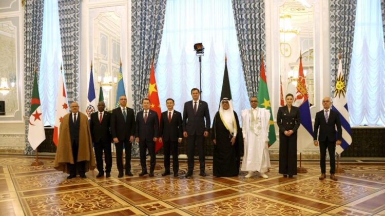 ҚАЗАҚСТАН ЕЛШІСІ БЕЛАРУСЬ ПРЕЗИДЕНТІНЕ СЕНІМ ГРАМОТАЛАРЫН ТАБЫС ЕТТІ