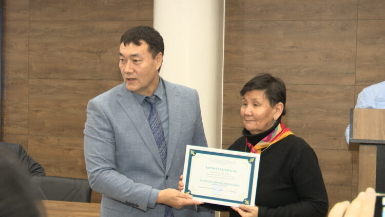 ОҚУШЫЛАР ГРАНТ ЖЕҢІП АЛА АЛАДЫ