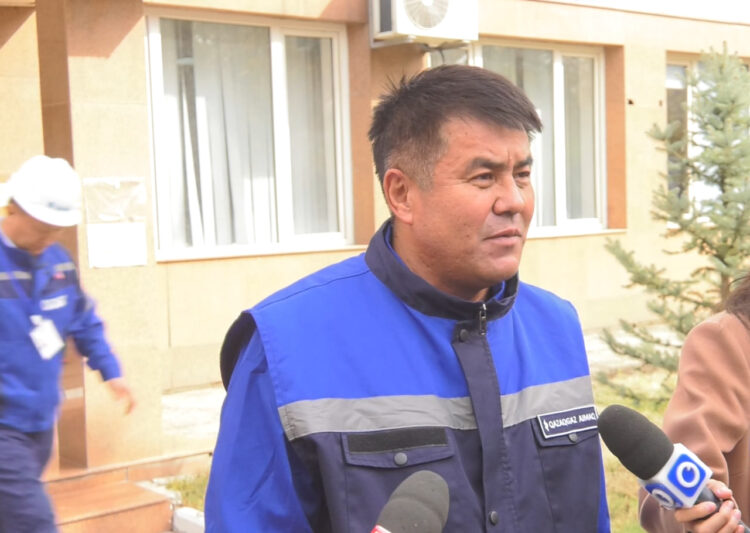 ҚАРАПАЙЫМ ЖҰМЫСШЫНЫ МАРАПАТТАҒАН ӘКІМ