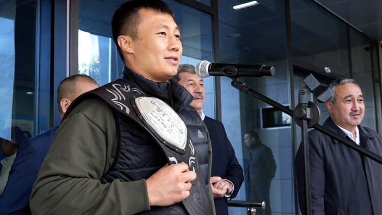 БАЛУАНДЫ ҚОШЕМЕТПЕН ҚАРСЫ АЛДЫ