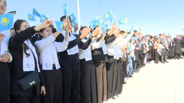 БАЛУАНДЫ ҚОШЕМЕТПЕН ҚАРСЫ АЛДЫ