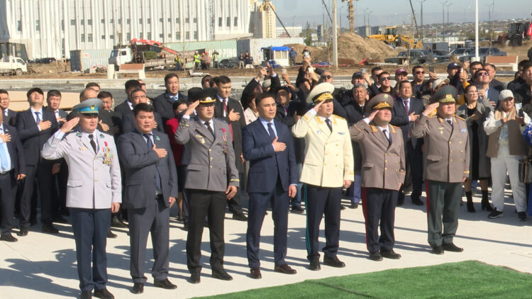 БАЛУАНДЫ ҚОШЕМЕТПЕН ҚАРСЫ АЛДЫ