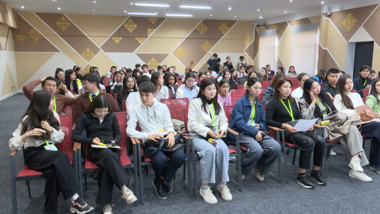 ОҚУШЫЛАР ГРАНТ ЖЕҢІП АЛА АЛАДЫ