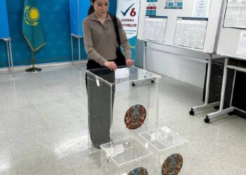 РЕФЕРЕНДУМҒА АЛҒАШҚЫ ДАУЫСТЫҢ БІРІ СЕУЛДЕ БЕРІЛДІ