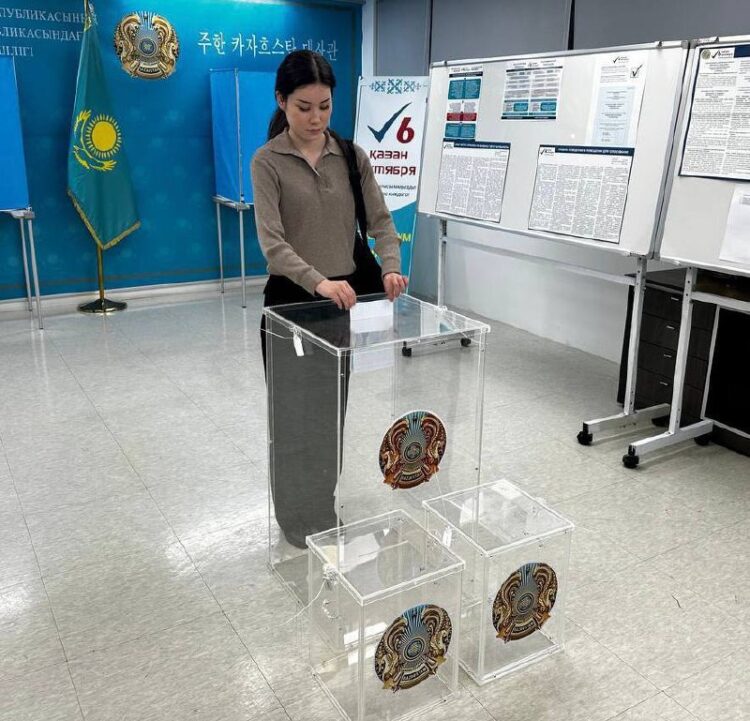 РЕФЕРЕНДУМҒА АЛҒАШҚЫ ДАУЫСТЫҢ БІРІ СЕУЛДЕ БЕРІЛДІ