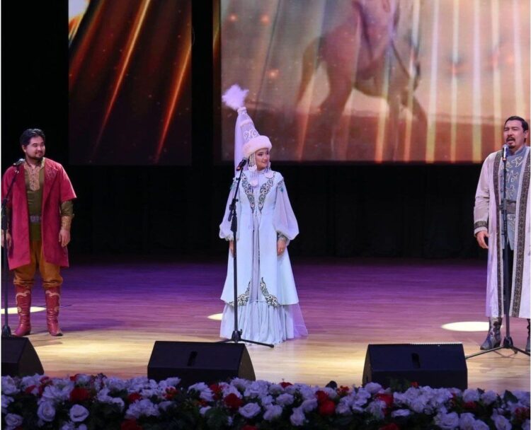 САМАРҚАНД ӘРТІСТЕРІ ҮЗДІК ӨНЕР КӨРСЕТТІ