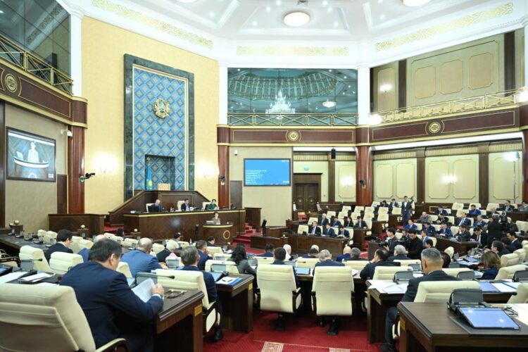 МӘЖІЛІСТЕ АҚПАРАТ, ҚОҒАМДЫҚ ДАМУ, МӘДЕНИЕТ ЖӘНЕ АРХИВ ІСІ САЛАЛАРЫНДА ЗАҢНАМАЛЫҚ РЕТТЕУДІ ЖЕҢІЛДЕТУГЕ БАҒЫТТАЛҒАН ЗАҢ ЖОБАСЫ ТАНЫСТЫРЫЛДЫ