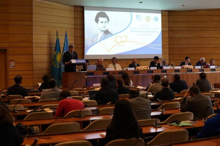 ПАРИЖДЕ «МЕНІҢ АТЫМ ҚОЖА» КІТАБЫНЫҢ ФРАНЦУЗ ТІЛІНДЕГІ АУДАРМАСЫ ТАНЫСТЫРЫЛДЫ