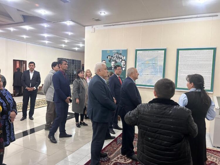 САМАРҚАНДТА ҚАЗАҚСТАННЫҢ КӨРНЕКТІ ТҰЛҒАЛАРЫНА АРНАЛҒАН «АЛАШТЫҢ АСЫЛ АРЫСЫ» АТТЫ БІРЕГЕЙ ФОТОКӨРМЕ АШЫЛДЫ