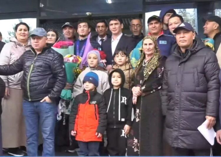 ӘЛЕМ ЧЕМПИОНЫН КҮТІП АЛДЫ