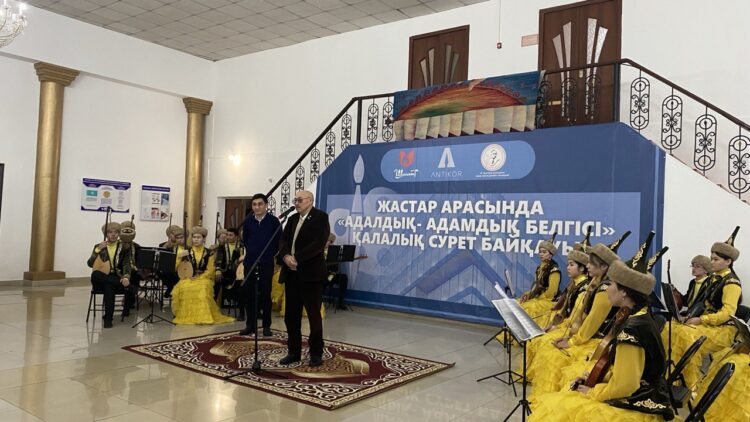 АДАЛДЫҚ — АДАМДЫҚ БЕЛГІСІ