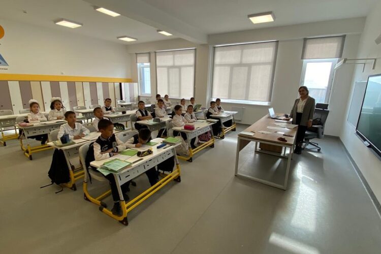 АЛҒАШҚЫ ЖАЙЛЫ МЕКТЕП ОҚУШЫЛАРДЫ ҚАБЫЛДАЙ БАСТАДЫ