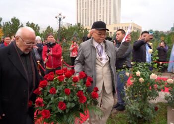 ӘЗІРБАЙЖАН ТЕАТРЫНЫҢ ӘРТІСТЕРІ ШЫМКЕНТТІК САХНАДЫ ӨНЕР КӨРСЕТТІ