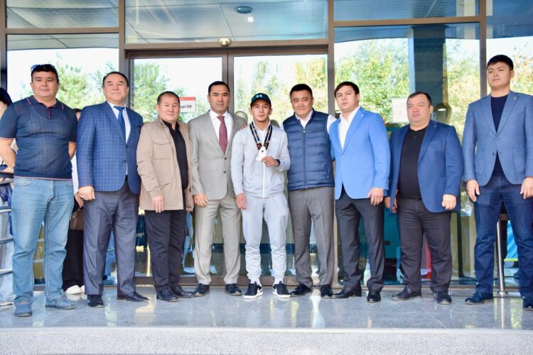 БАЛУАНДЫ ҚОШЕМЕТПЕН ҚАРСЫ АЛДЫ