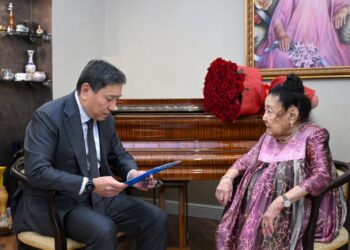 МЕМЛЕКЕТ БАСШЫСЫ БИБІГҮЛ ТӨЛЕГЕНОВАНЫ 95 ЖАСЫМЕН ҚҰТТЫҚТАДЫ