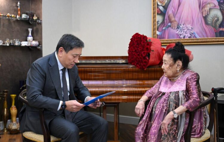 МЕМЛЕКЕТ БАСШЫСЫ БИБІГҮЛ ТӨЛЕГЕНОВАНЫ 95 ЖАСЫМЕН ҚҰТТЫҚТАДЫ