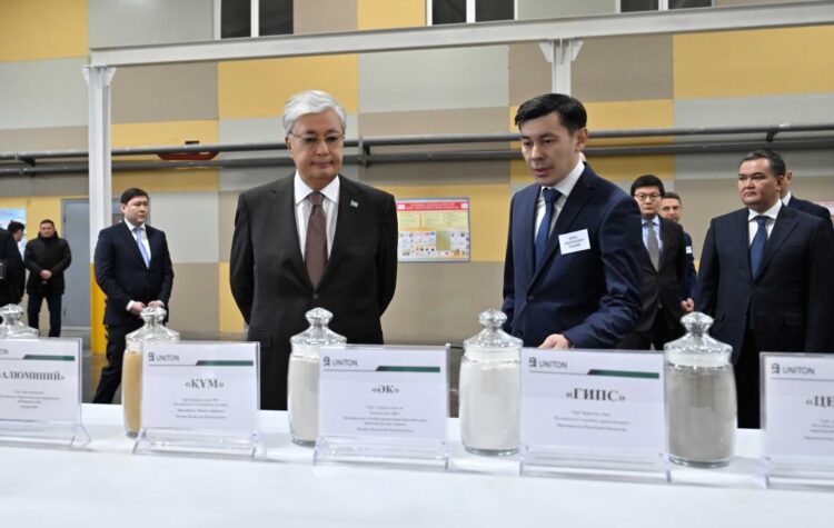 ПРЕЗИДЕНТ ҚҰРЫЛЫС ИНДУСТРИЯСЫ НЫСАНДАРЫМЕН ТАНЫСТЫ