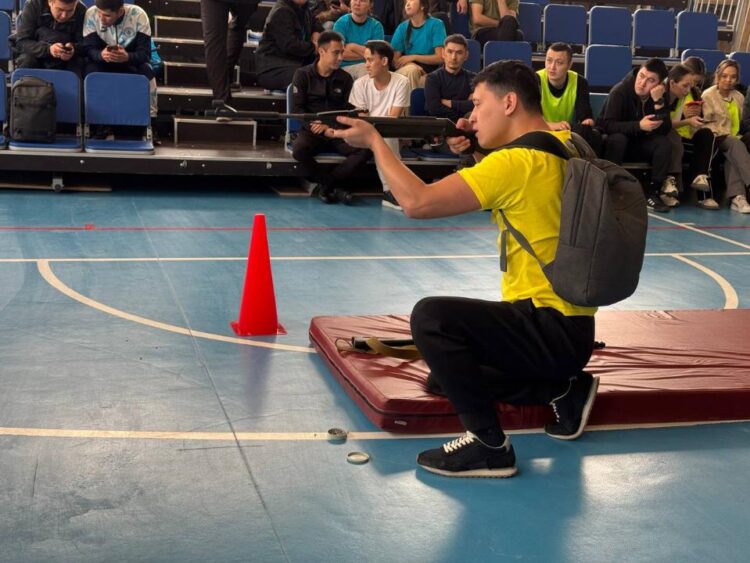 АЛМАТЫДА МҰҒАЛІМДЕР АРАСЫНДА ӘСКЕРИЛЕНДІРІЛГЕН ЭСТАФЕТА ӨТТІ