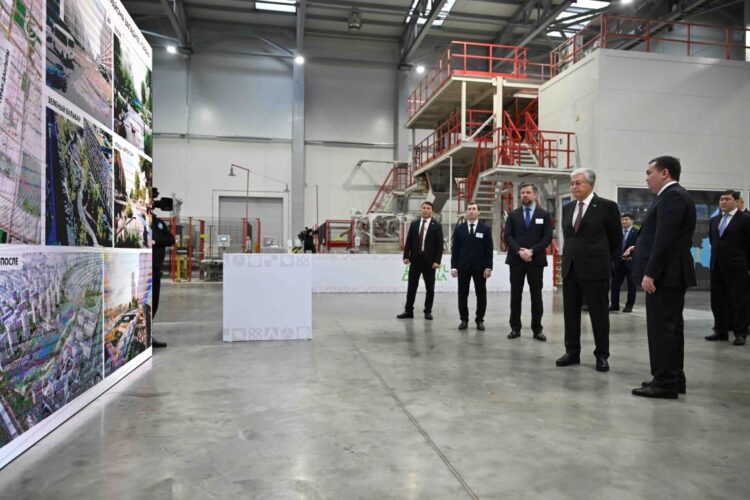 ПРЕЗИДЕНТ ҚҰРЫЛЫС ИНДУСТРИЯСЫ НЫСАНДАРЫМЕН ТАНЫСТЫ