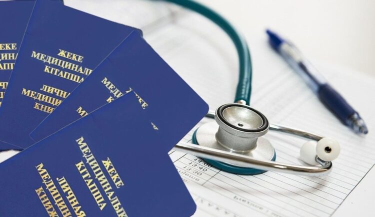 ҚАЗАҚСТАНДА САНИТАРЛЫҚ КІТАПШАЛАР МЕН МЕДИЦИНАЛЫҚ АНЫҚТАМАЛАР ЦИФРЛЫҚ ФОРМАТҚА КӨШЕДІ