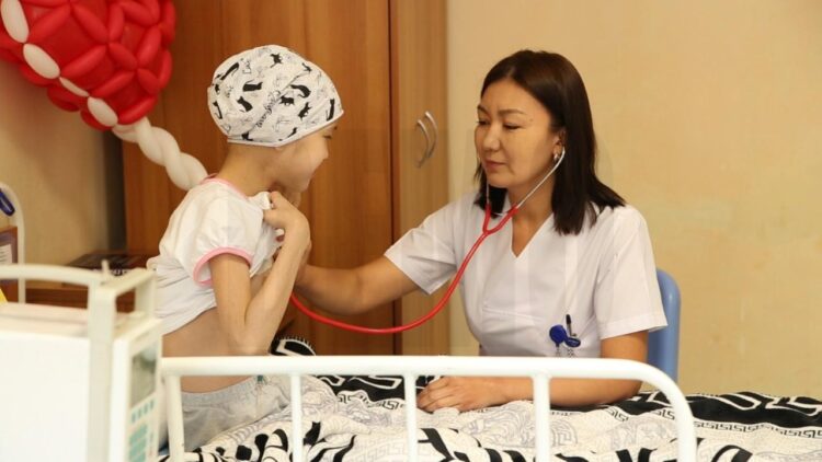 ҚАЗАҚСТАНДА БАЛАЛАР АРАСЫНДАҒЫ ҚАТЕРЛІ ІСІКТЕРДЕН АМАН ҚАЛУ КӨРСЕТКІШІ 70%-ДАН АСАДЫ