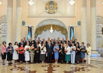 ҚР ПРЕЗИДЕНТІ ДЕНСАУЛЫҚ САҚТАУ САЛАСЫНЫҢ ҮЗДІК ӨКІЛДЕРІНЕ МЕМЛЕКЕТТІК НАГРАДАЛАР ТАБЫС ЕТТІ