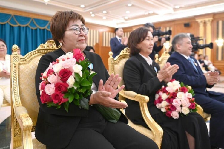 ҚР ПРЕЗИДЕНТІ ДЕНСАУЛЫҚ САҚТАУ САЛАСЫНЫҢ ҮЗДІК ӨКІЛДЕРІНЕ МЕМЛЕКЕТТІК НАГРАДАЛАР ТАБЫС ЕТТІ