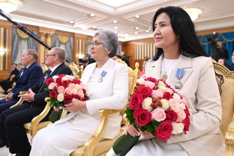 ҚР ПРЕЗИДЕНТІ ДЕНСАУЛЫҚ САҚТАУ САЛАСЫНЫҢ ҮЗДІК ӨКІЛДЕРІНЕ МЕМЛЕКЕТТІК НАГРАДАЛАР ТАБЫС ЕТТІ