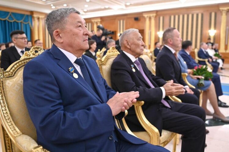 ҚР ПРЕЗИДЕНТІ ДЕНСАУЛЫҚ САҚТАУ САЛАСЫНЫҢ ҮЗДІК ӨКІЛДЕРІНЕ МЕМЛЕКЕТТІК НАГРАДАЛАР ТАБЫС ЕТТІ