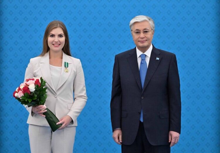 ҚР ПРЕЗИДЕНТІ ДЕНСАУЛЫҚ САҚТАУ САЛАСЫНЫҢ ҮЗДІК ӨКІЛДЕРІНЕ МЕМЛЕКЕТТІК НАГРАДАЛАР ТАБЫС ЕТТІ